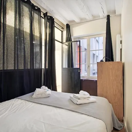 256 Rosiers - Superb In Paris. * Parigi